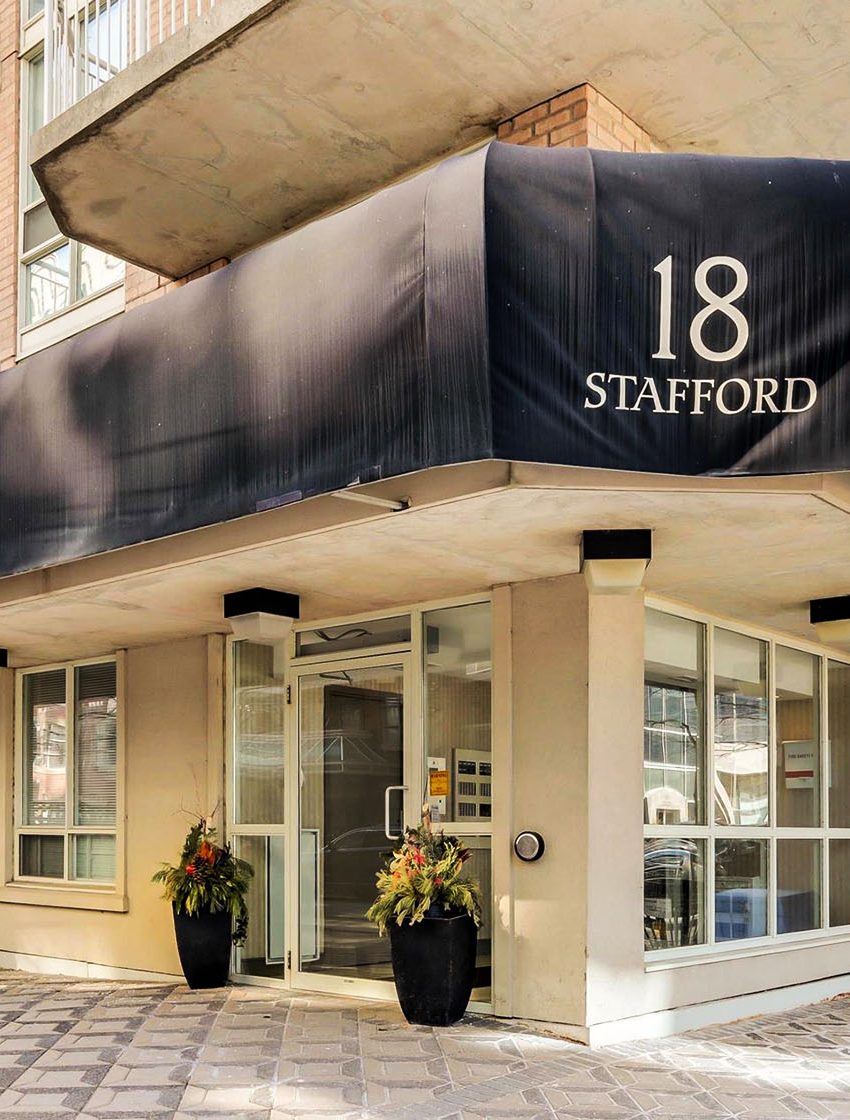 18-stafford-st-toronto-wellington-square-condos-king-west-condos-toronto-condos-entrance