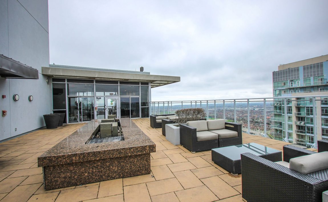 223-webb-dr-mississauga-onyx-condos-for-sale-rooftop-terrace-lounge