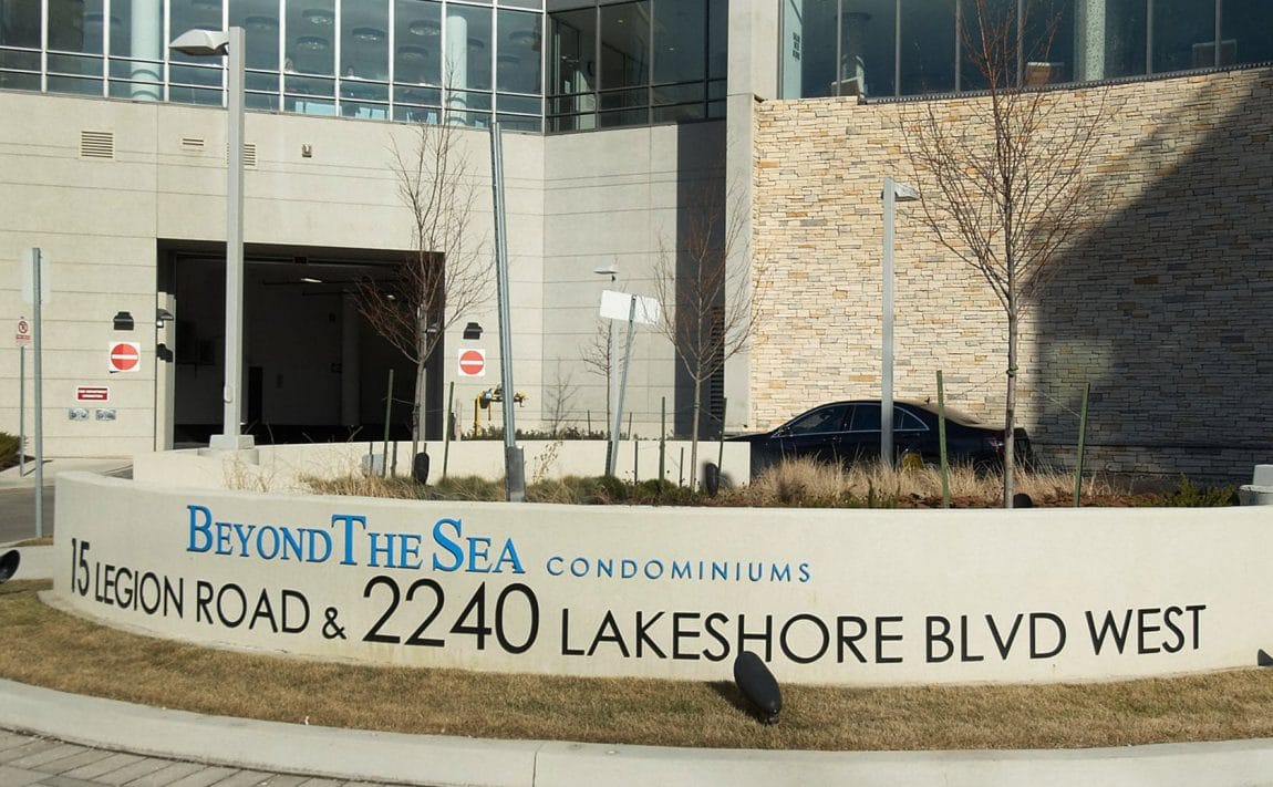 2230-lakeshore-blvd-w-toronto-beyond-the-sea-north-tower-condos-etobicoke-condos-parklawn-condos-front-entrance-courtyard