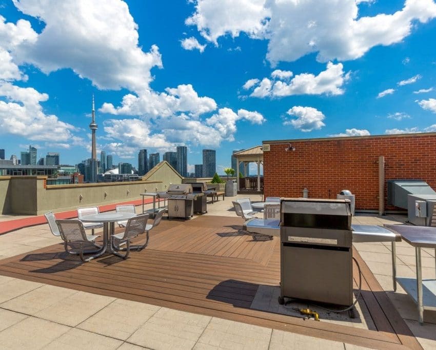 801-king-st-w-toronto-citysphere-condos-toronto-king-west-condos-roof-top-deck-terrace-bbq-roof-top-jacuzzi-hot-tub-1024x683