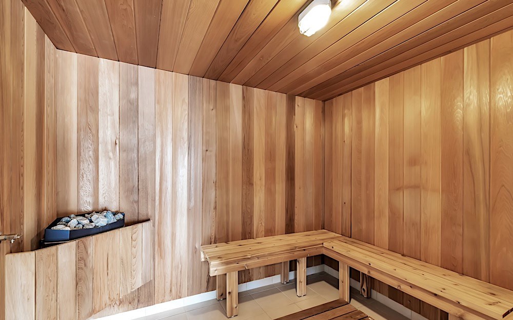50-port-st-e-mississauga-port-credit-condos-for-sale-sauna