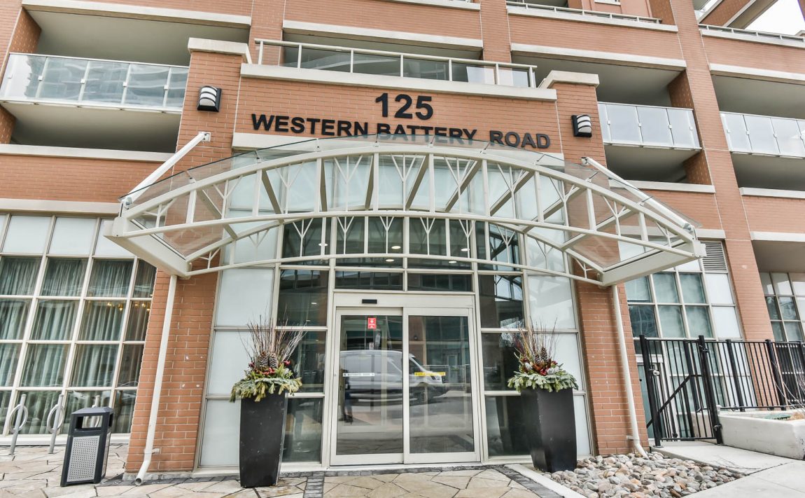 125-western-battery-rd-condos-for-sale-toronto-front-entrance