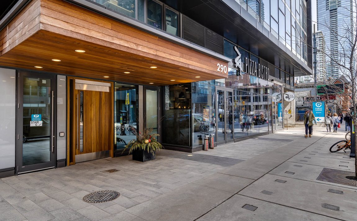 290-adelaide-st-w-toronto-bond-condos-for-sale-front-entrance