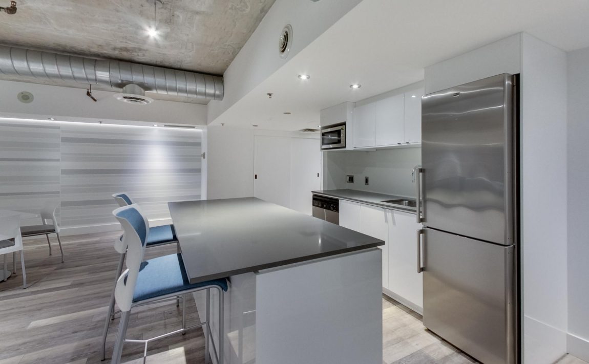 388-richmond-st-toronto-district-lofts-for-sale-party-room-kitchen