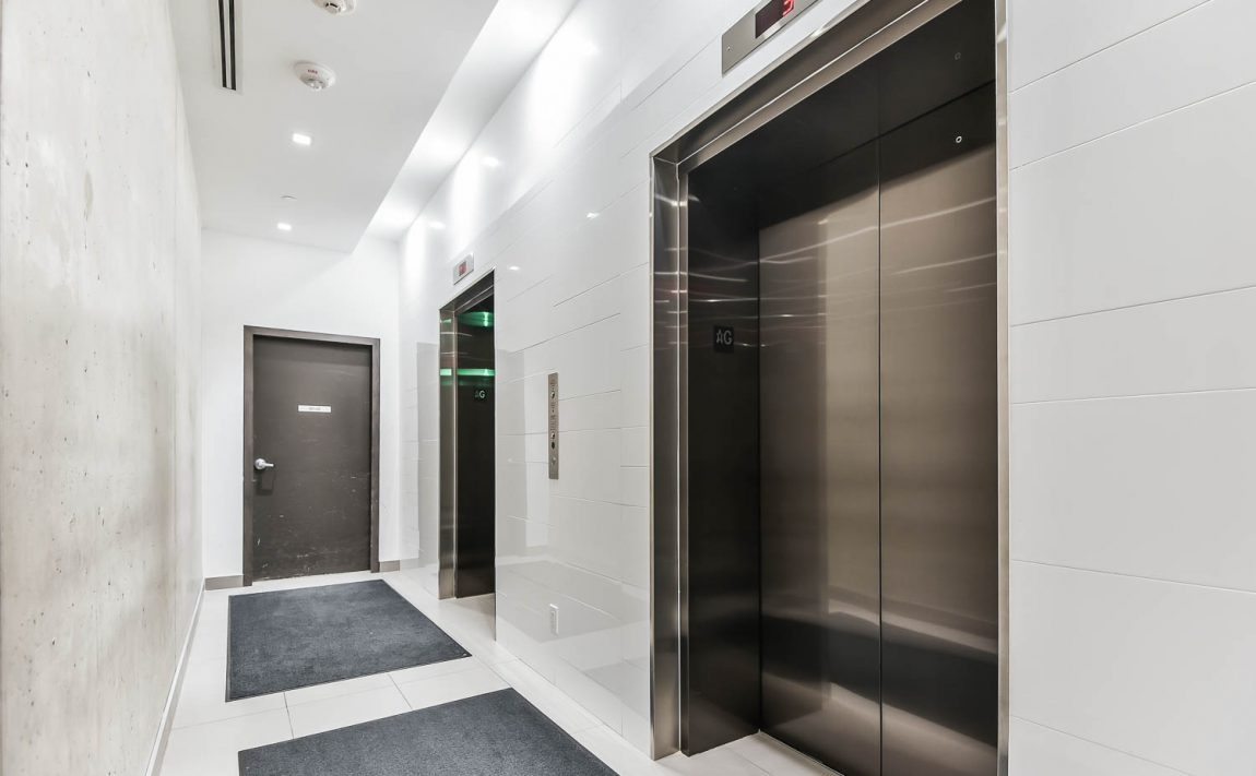 king-charlotte-condos-11-charlotte-st-toronto-elevator-lobby