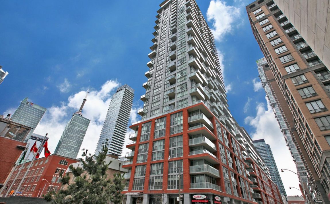 126-simcoe-st-toronto-boutique-ii-condos-for-sale-king-west