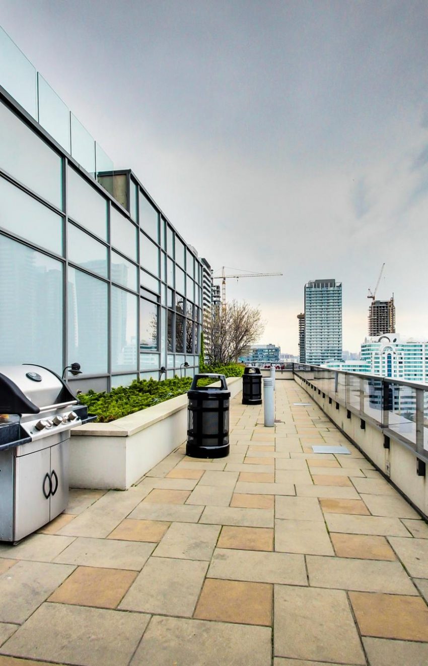20-blue-jays-way-toronto-king-west-tridel-element-condos-rooftop-terrace-bbq