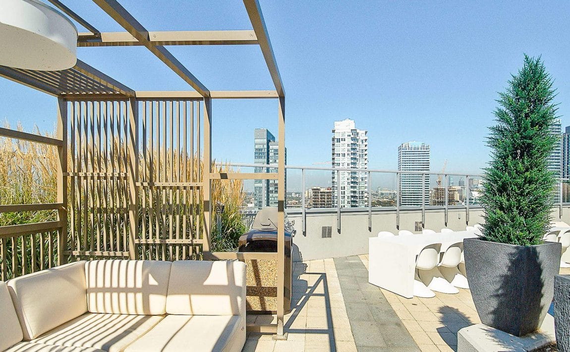 352-front-st-w-fly-condos-king-west-toronto-amenities-rooftop-terrace-downtown-views