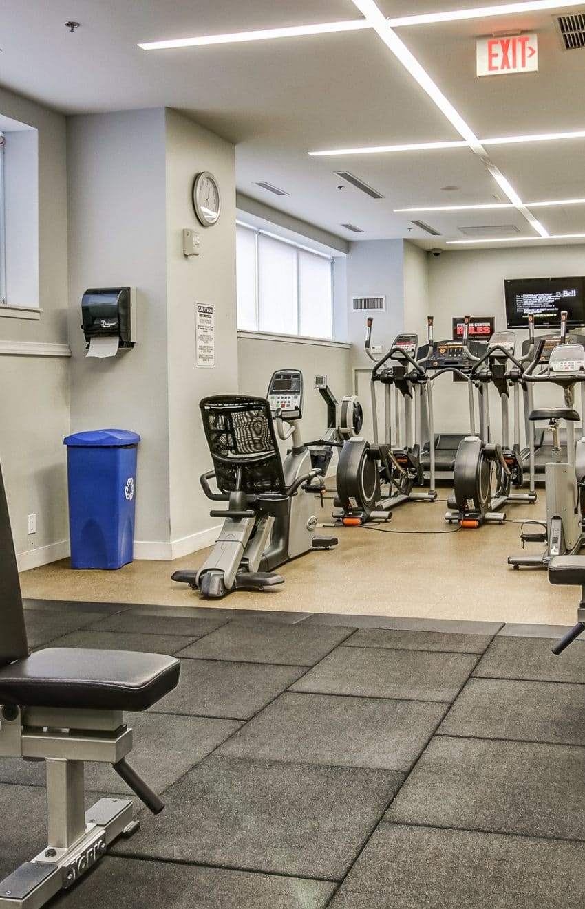 boutique-condos-21-nelson-st-toronto-king-west-amenities-gym-fitness