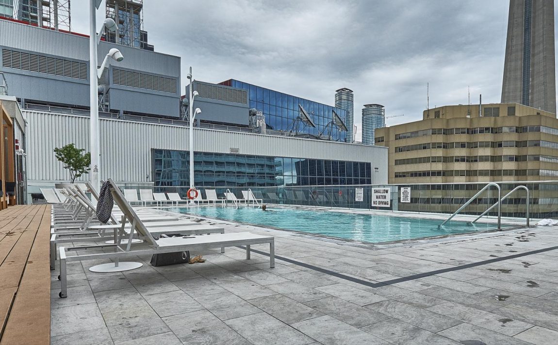 300-front-st-w-toronto-condos-for-sale-tridel-king-west-outdoor-terrace