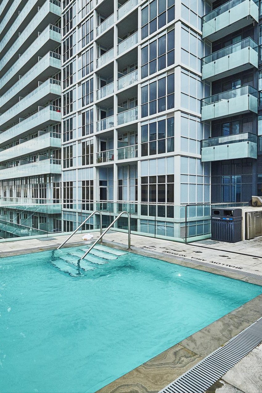 300-front-st-w-toronto-condos-for-sale-tridel-king-west-rooftop-pool