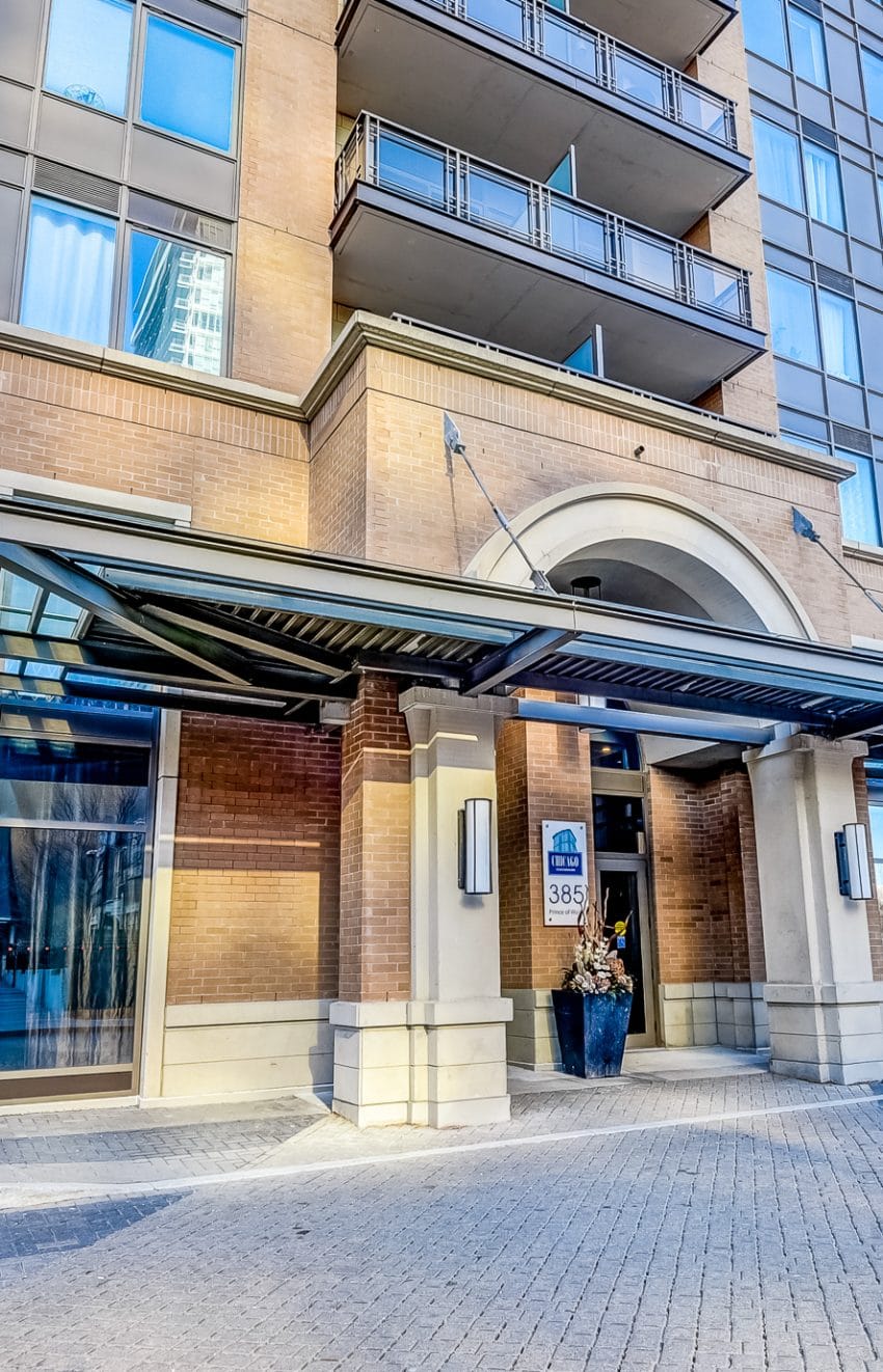 385-prince-of-wales-dr-chicago-condo-square-one-entrance