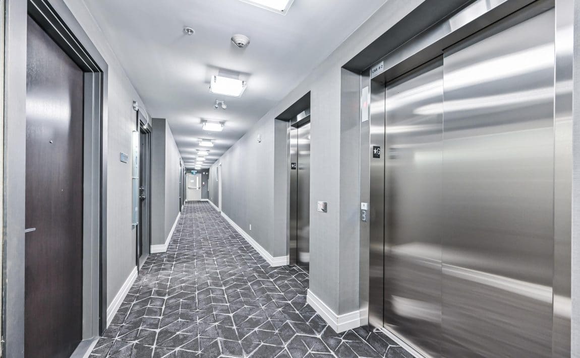 90-niagara-st-condos-for-sale-toronto-king-west-elevators-hallway