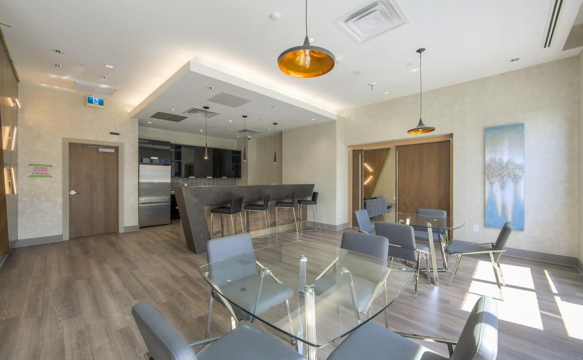 amber-condos-5025-four-springs-ave-5033-four-springs-ave-square-one-party-room-bar