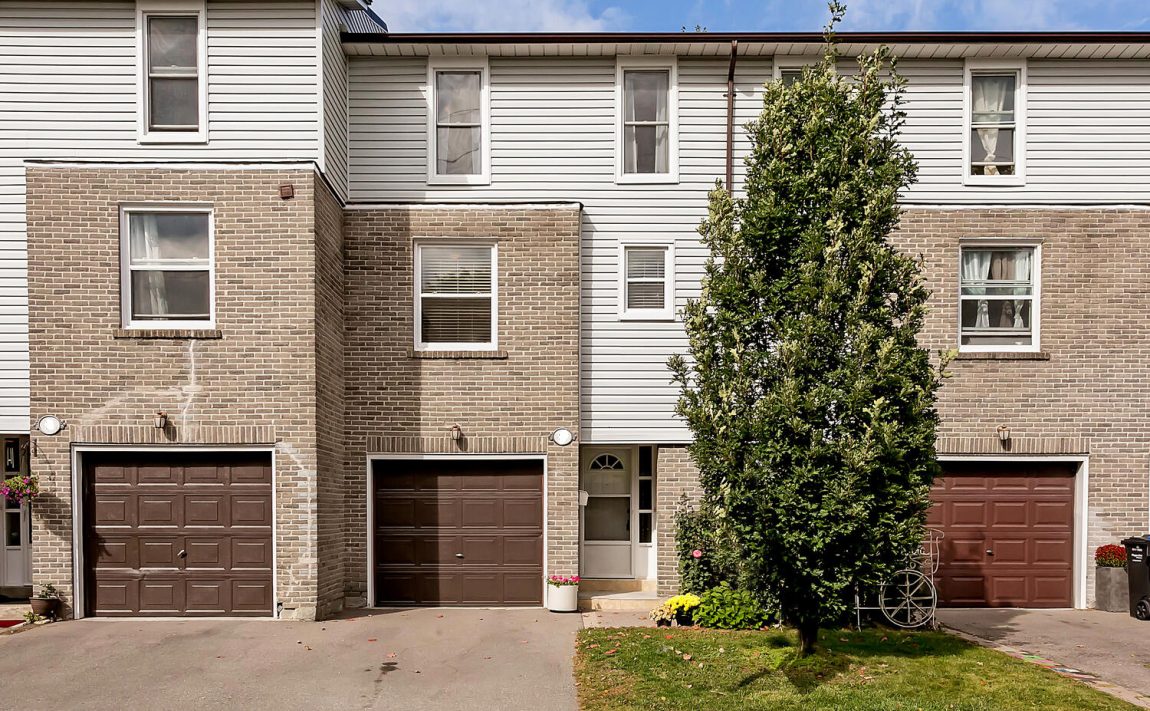 2440-bromsgrove-rd-mississauga-clarkson-townhomes-exterior