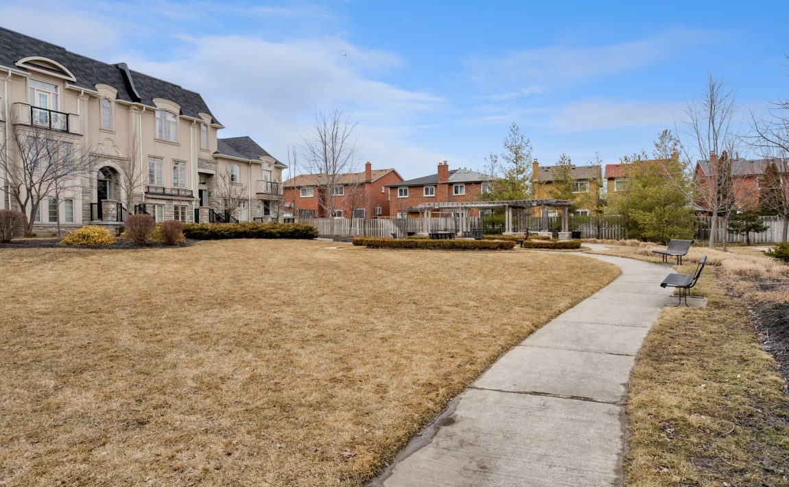 shipp-place-townhomes-4135-shipp-dr-square-one-mississauga