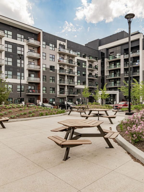 128-grovewood-common-cres-oakville-condos-for-sale-outdoor-courtyard