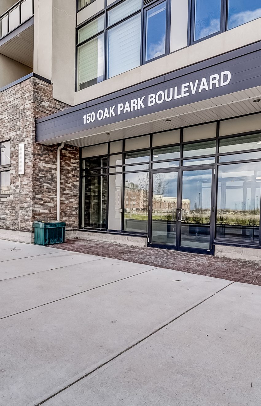 150-oak-park-blvd-oakville-condos-front-entrance