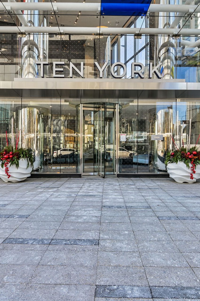 ten-york-condos-10-york-st-toronto-tridel-front-door