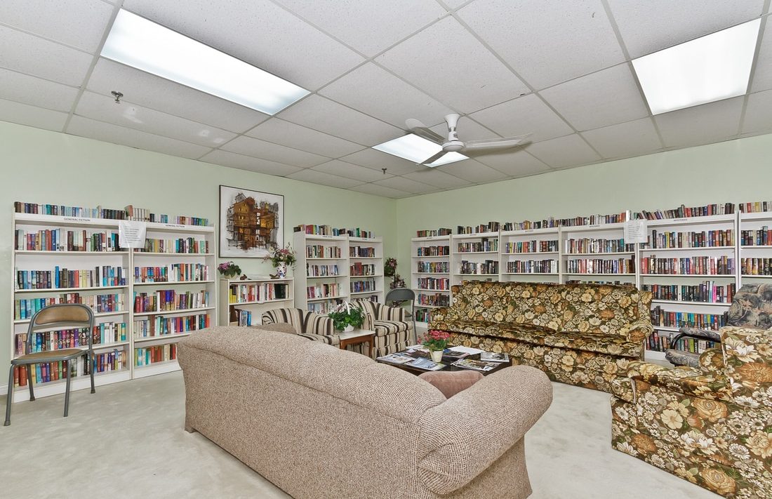 the-oaks-1359-white-oaks-blvd-oakville-condos-amenities-library