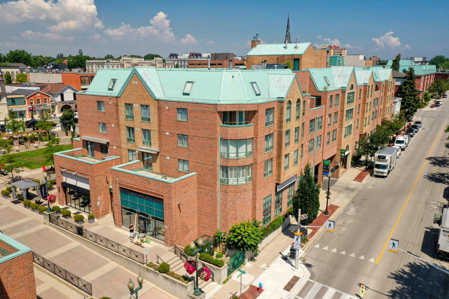 Towne Square Condos • 221 Robinson St, Oakville • IVANRE