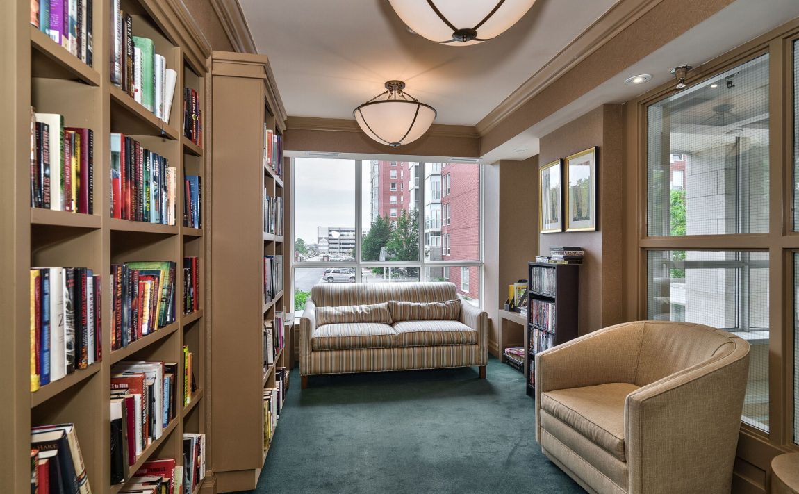 40-old-mill-rd-oakville-condos-for-sale-amenities-library