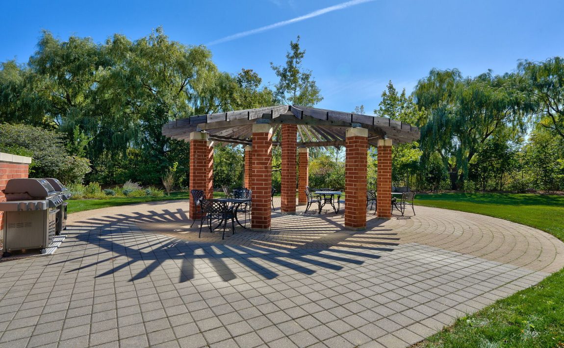 40-old-mill-rd-oakville-condos-for-sale-front-amenities-bbq-outdoor-terrace