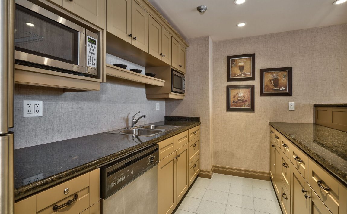 40-old-mill-rd-oakville-condos-for-sale-front-amenities-kitchen-2