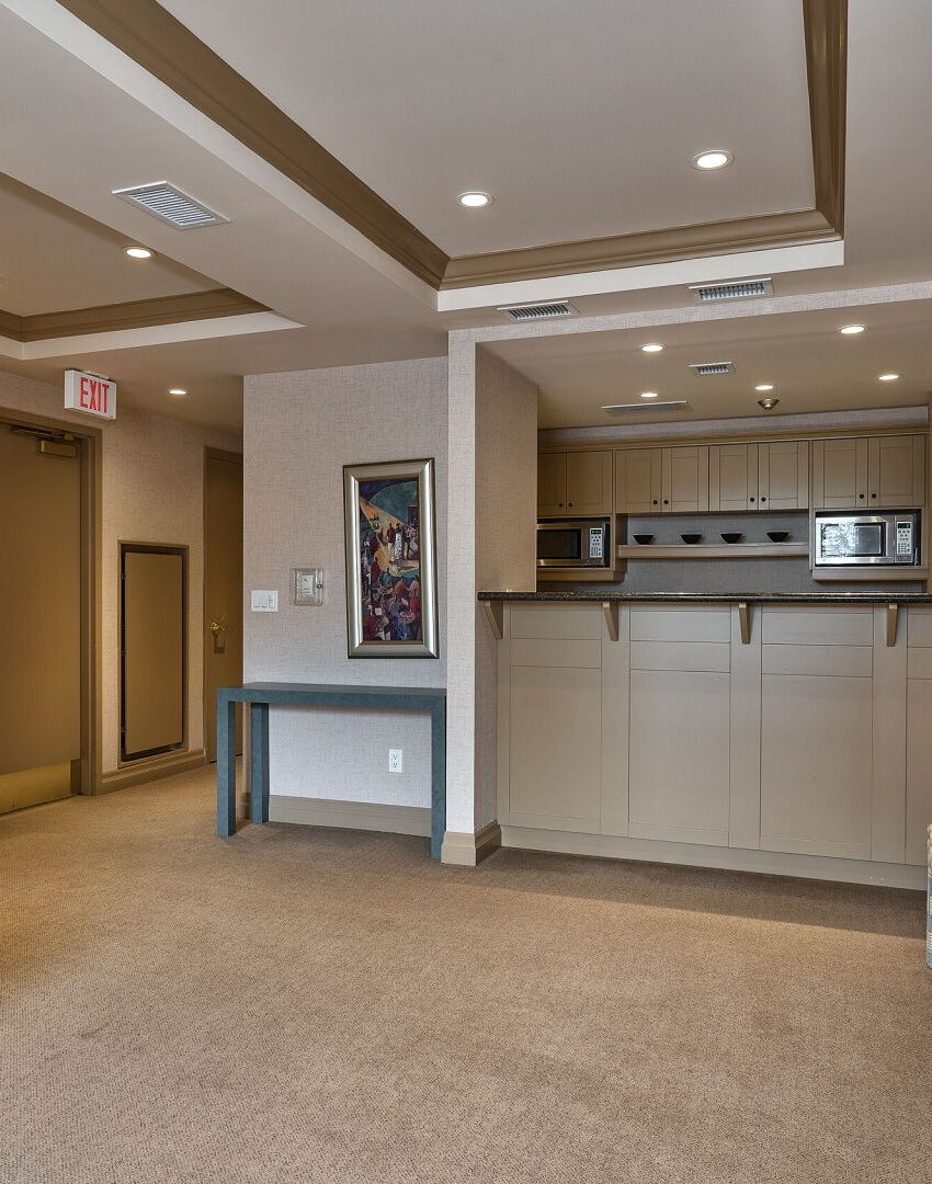 40-old-mill-rd-oakville-condos-for-sale-front-amenities-kitchen