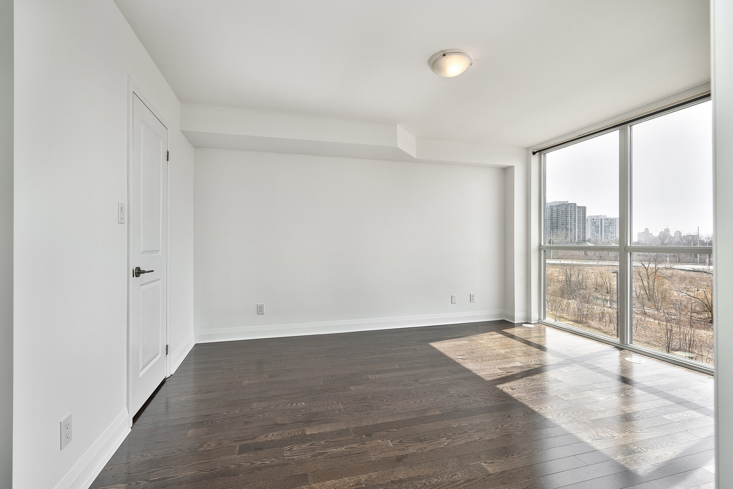 marquee-townhomes-mississauga-for-sale-bedroom-floor-to-ceiling-windows
