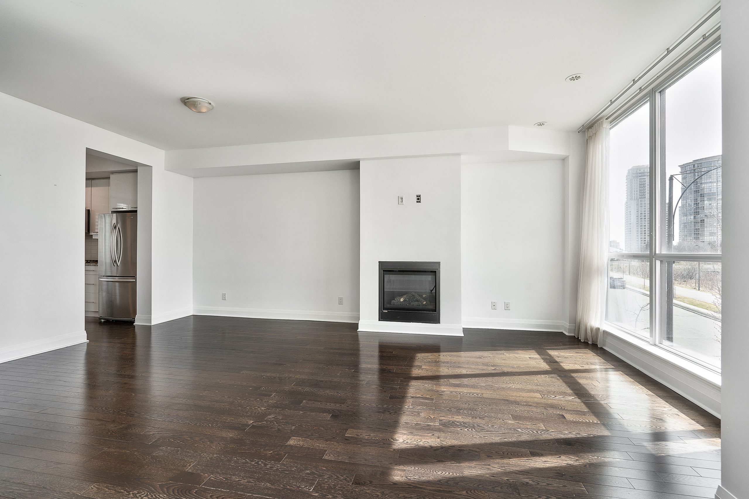 marquee-townhomes-mississauga-for-sale-fireplace