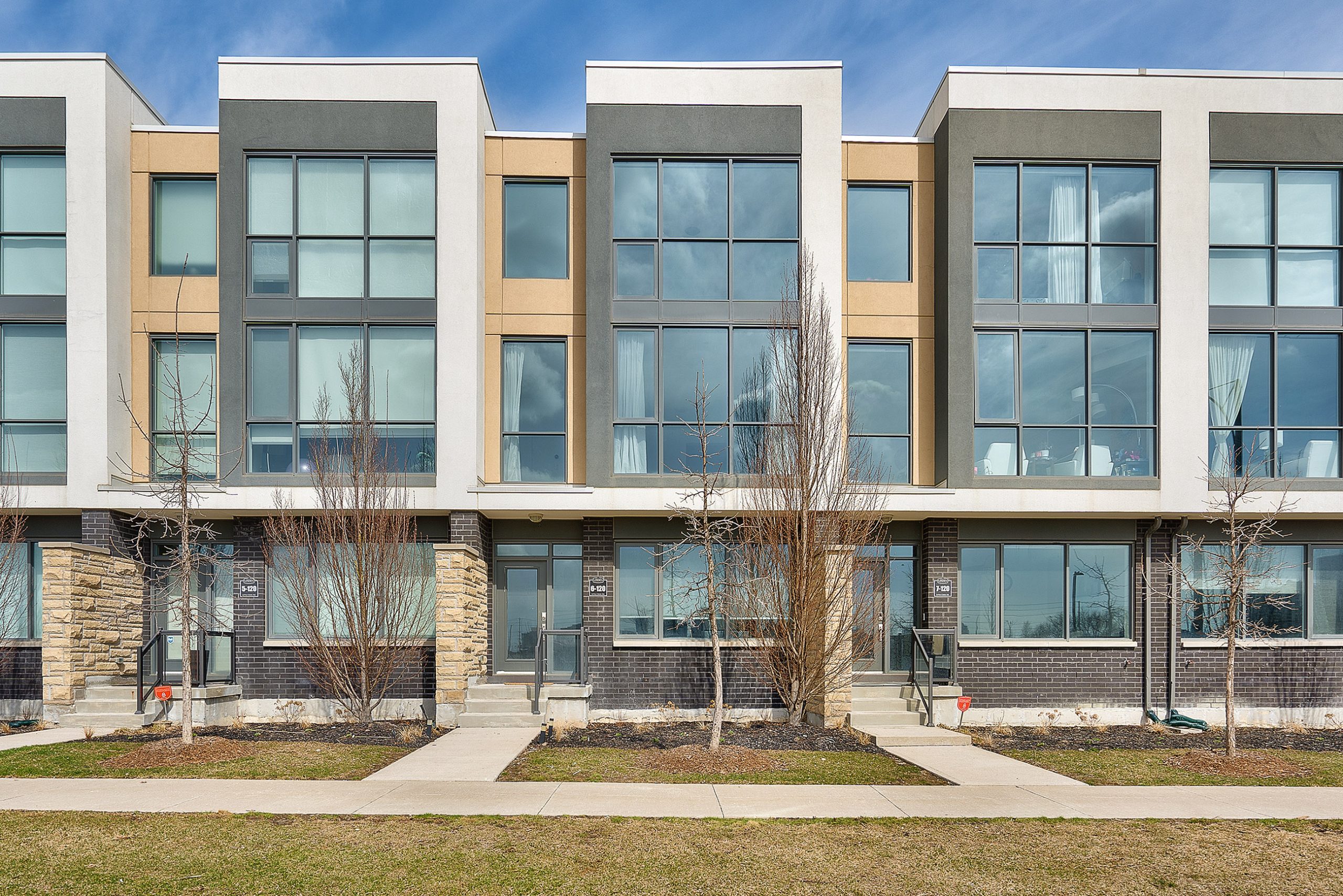 marquee-townhomes-mississauga-for-sale-floor-to-ceiling-windows
