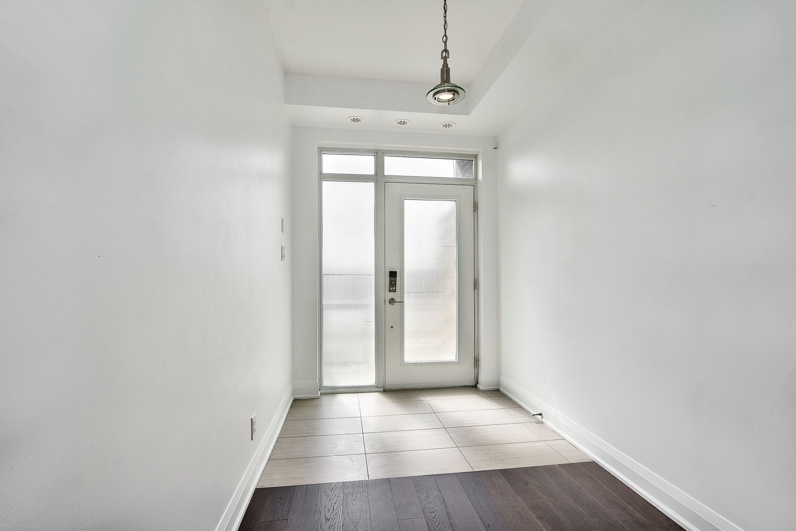 marquee-townhomes-mississauga-for-sale-foyer-entry