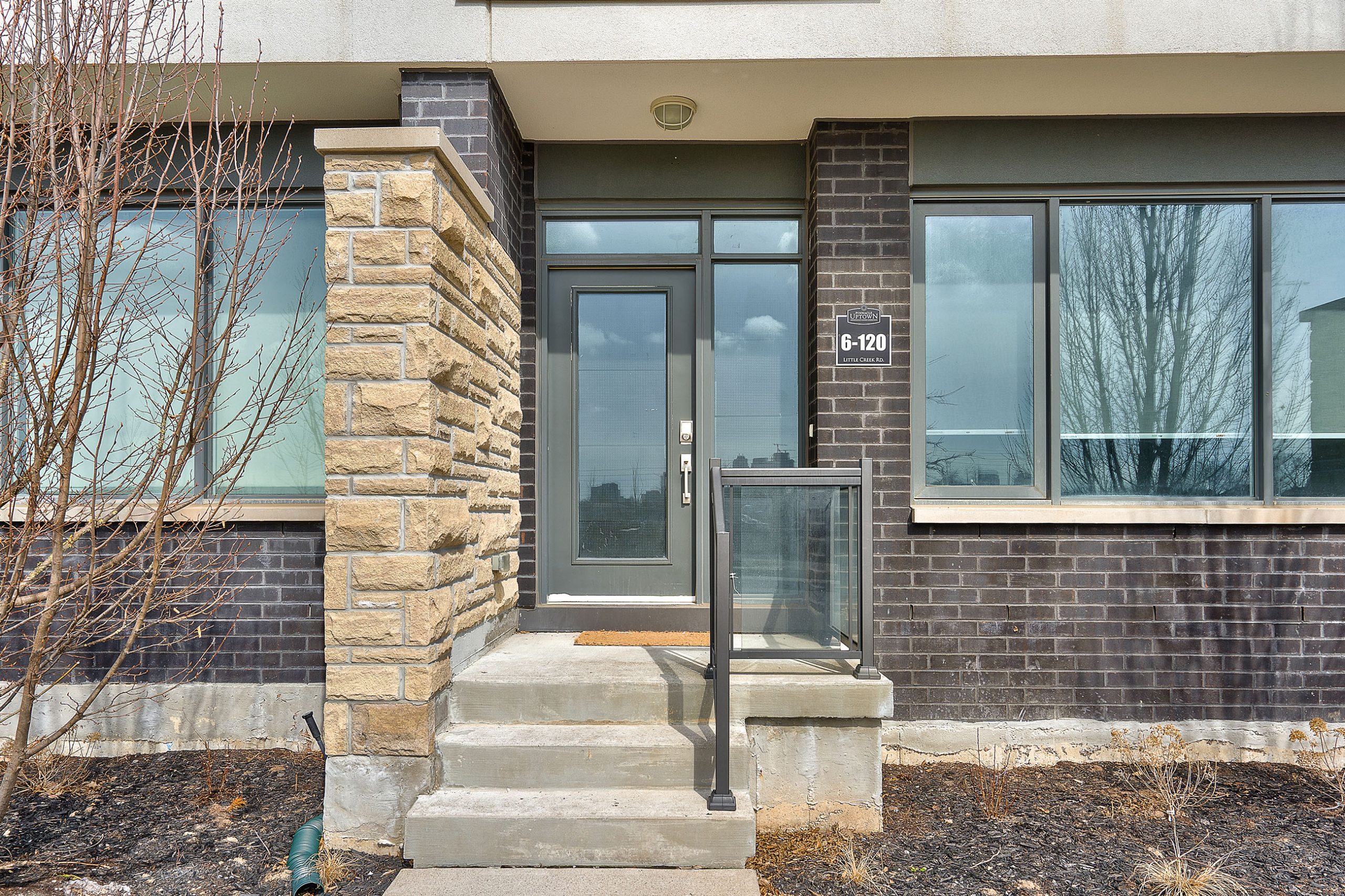 marquee-townhomes-mississauga-for-sale-front-door-entry