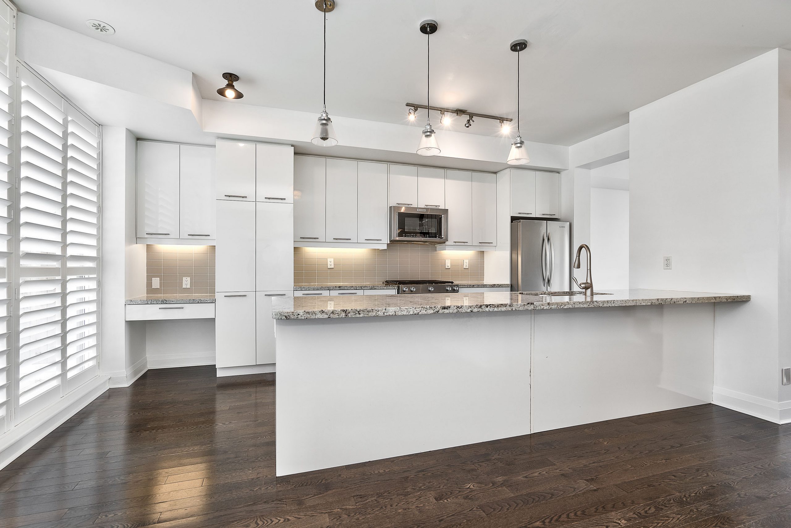 marquee-townhomes-mississauga-for-sale-kitchen-granite-counters