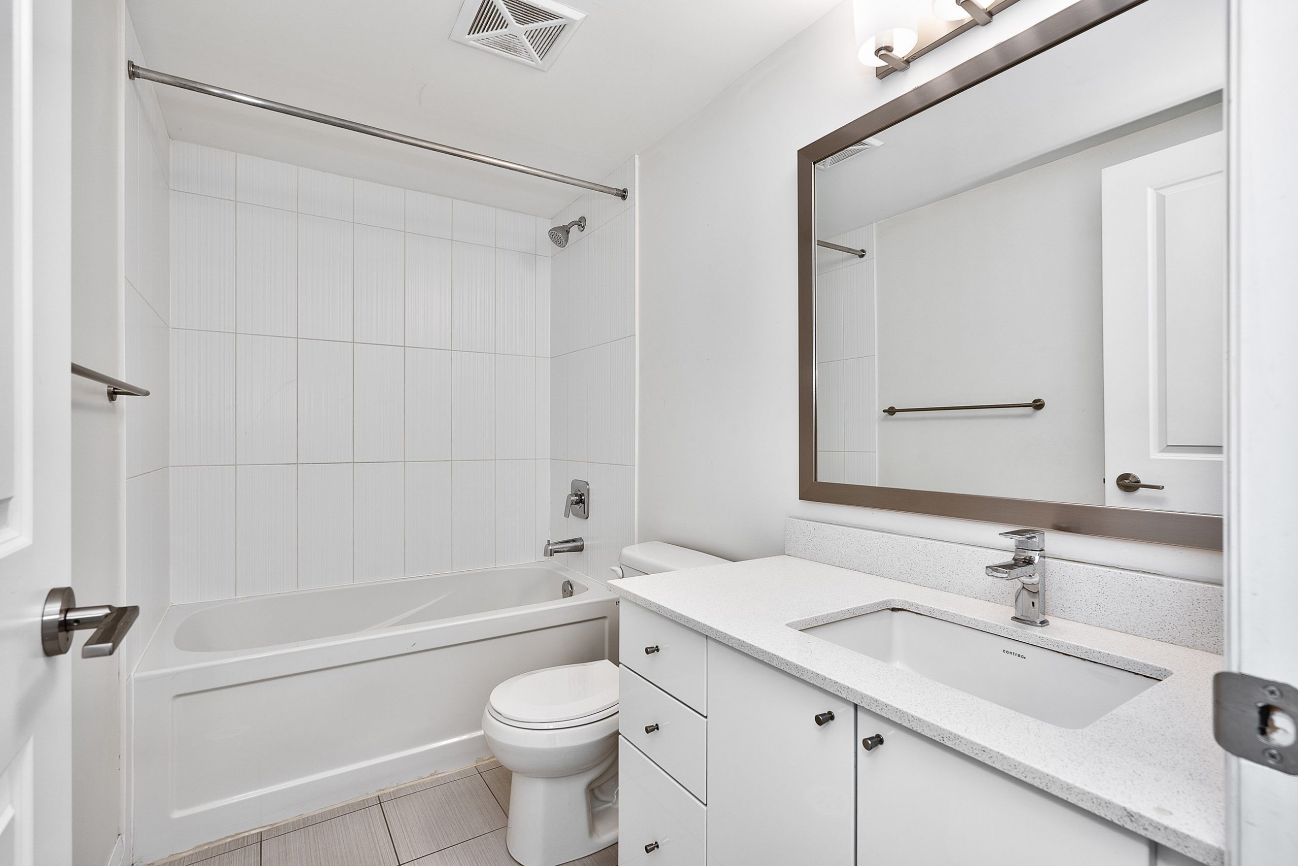 marquee-townhomes-mississauga-for-sale-upstairs-washroom