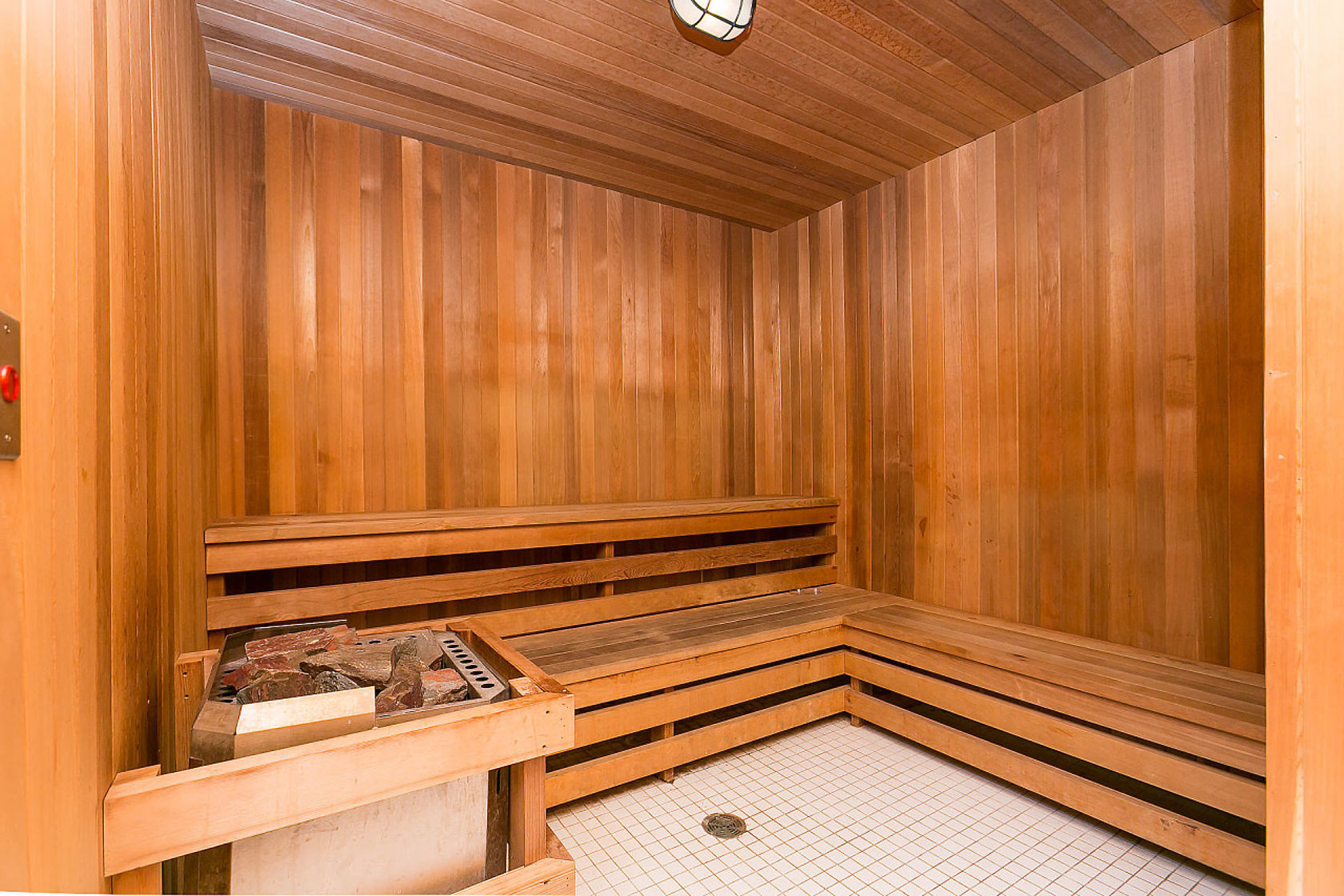 55-eglinton-ave-w-75-eglinton-ave-w-crystal-condos-mississauga-amenities-sauna