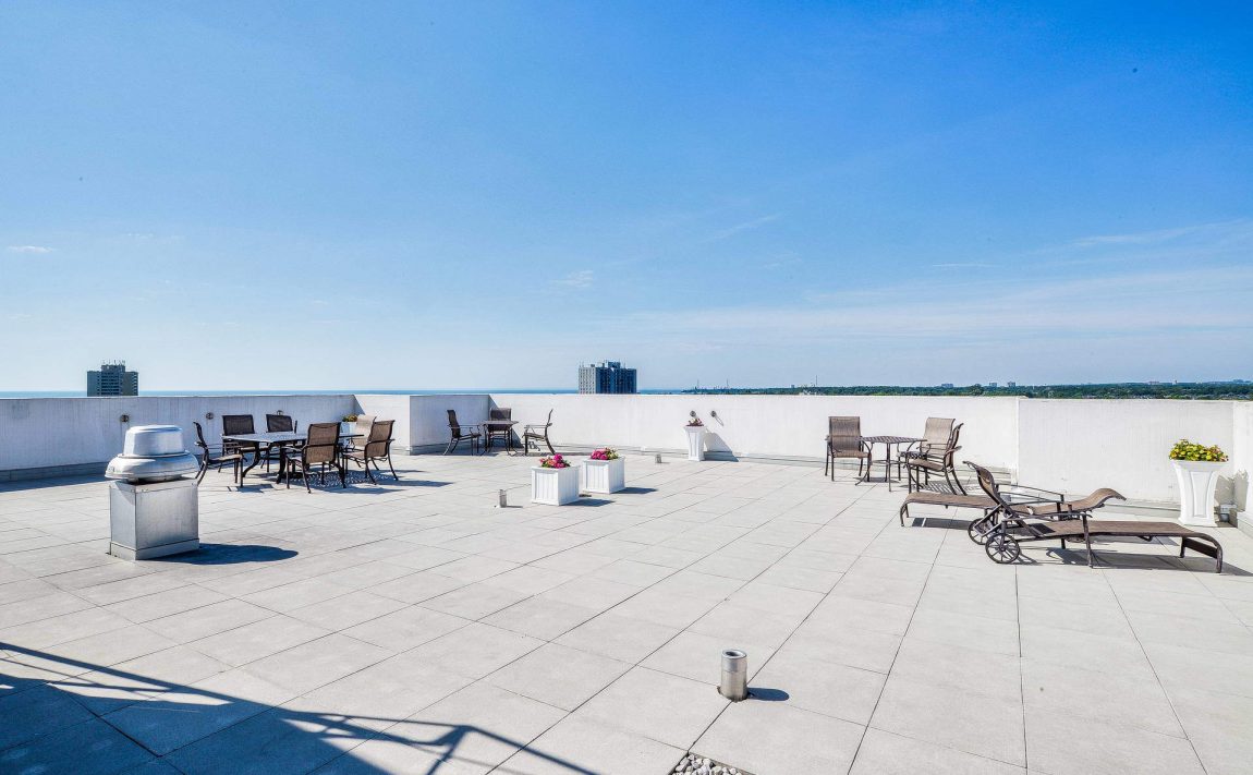 39-stavebank-rd-mississauga-condos-port-credit-rooftop-terrace