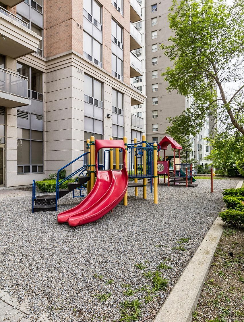 55-strathaven-dr-mississauga-condos-square-one-childrens-playground