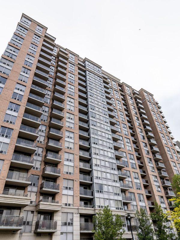 55-strathaven-dr-mississauga-condos-square-one-for-sale