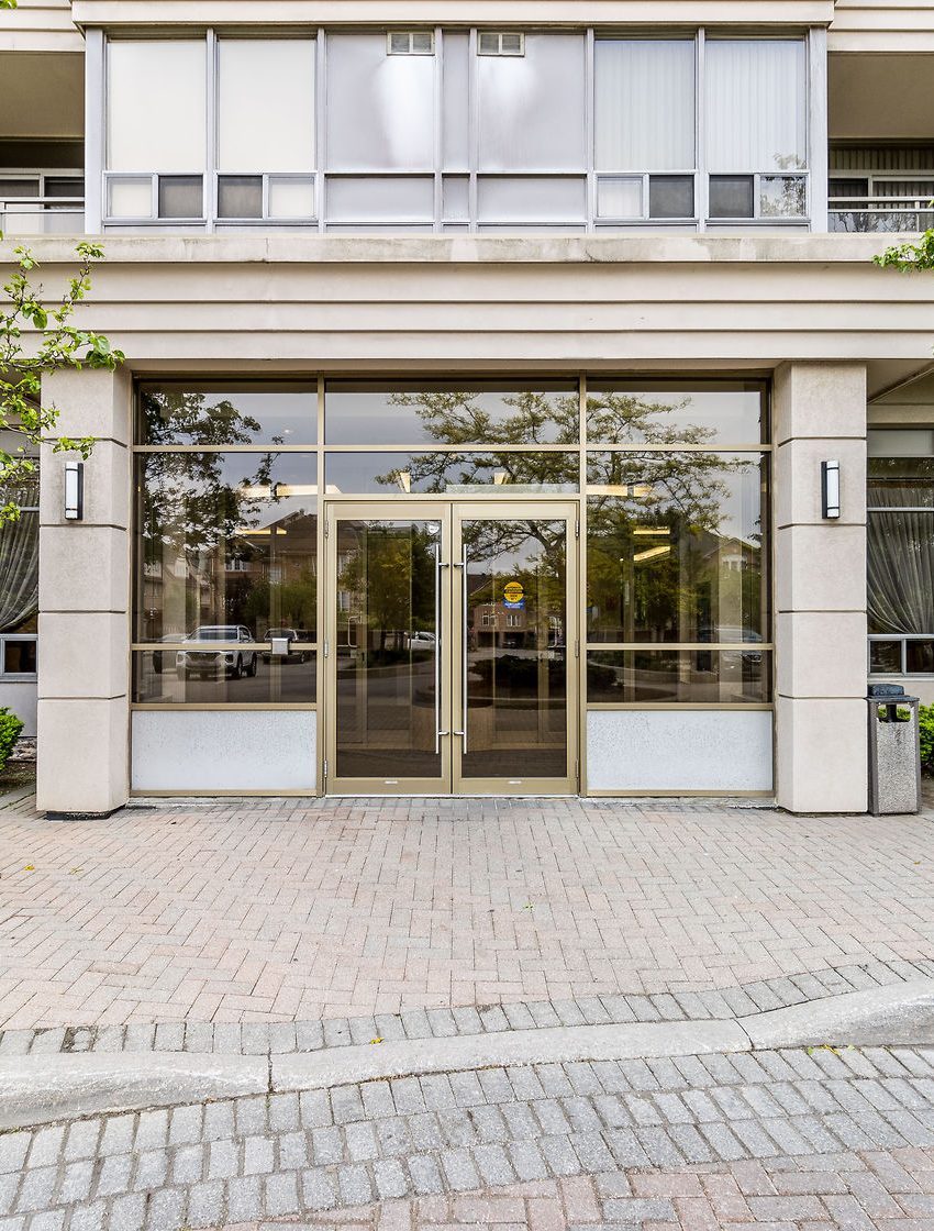 55-strathaven-dr-mississauga-condos-square-one-front-entrance