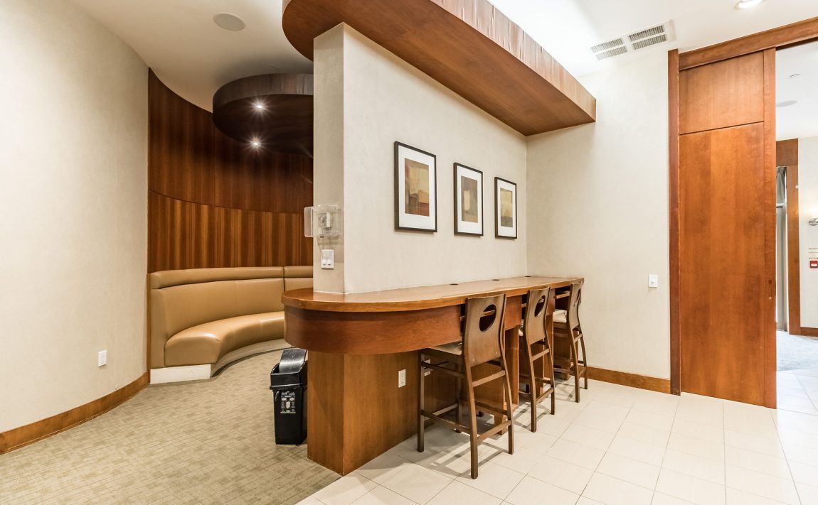 55-strathaven-dr-mississauga-condos-square-one-lounge