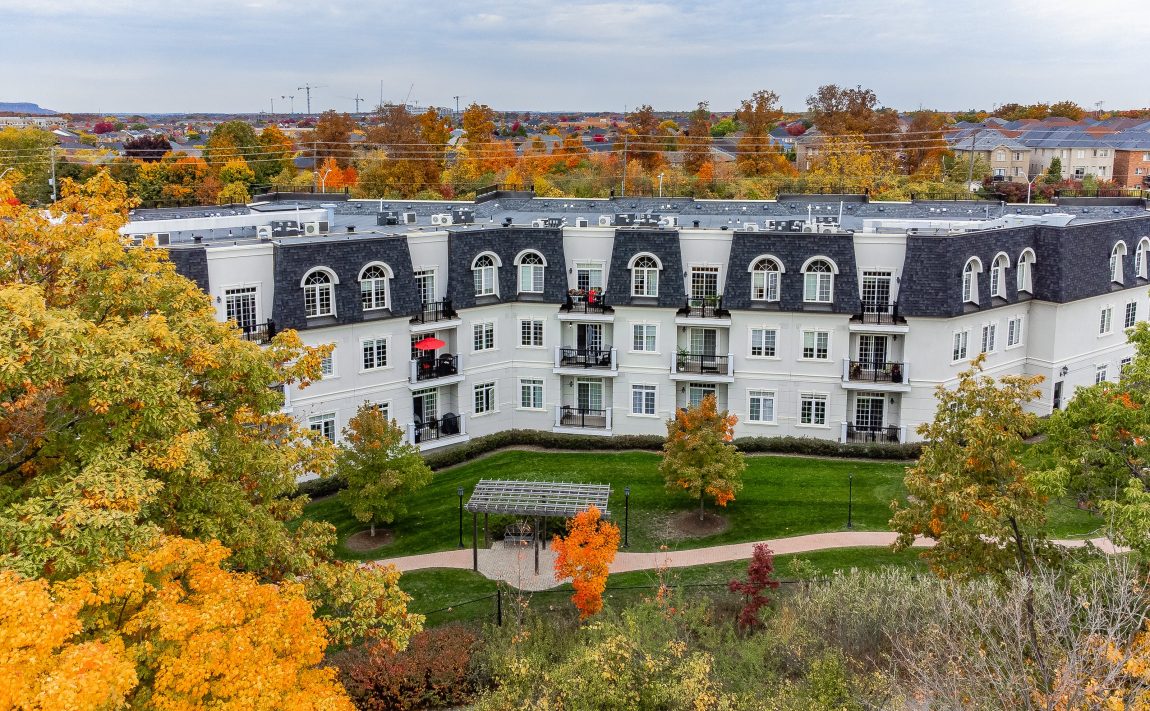balmoral-condos-2300-upper-middle-rd-w-oakville-greenspace