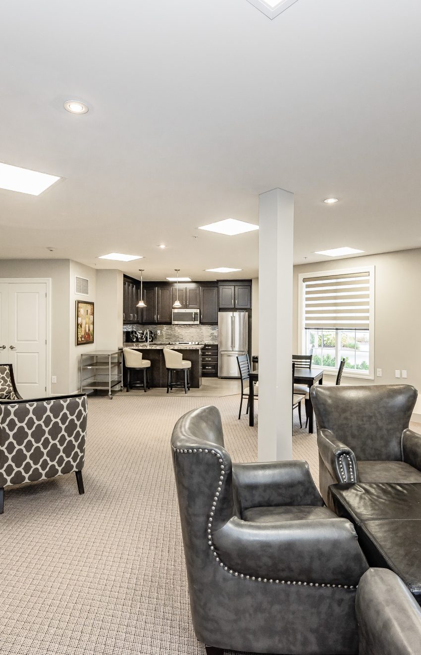 balmoral-condos-2300-upper-middle-rd-w-oakville-party-room