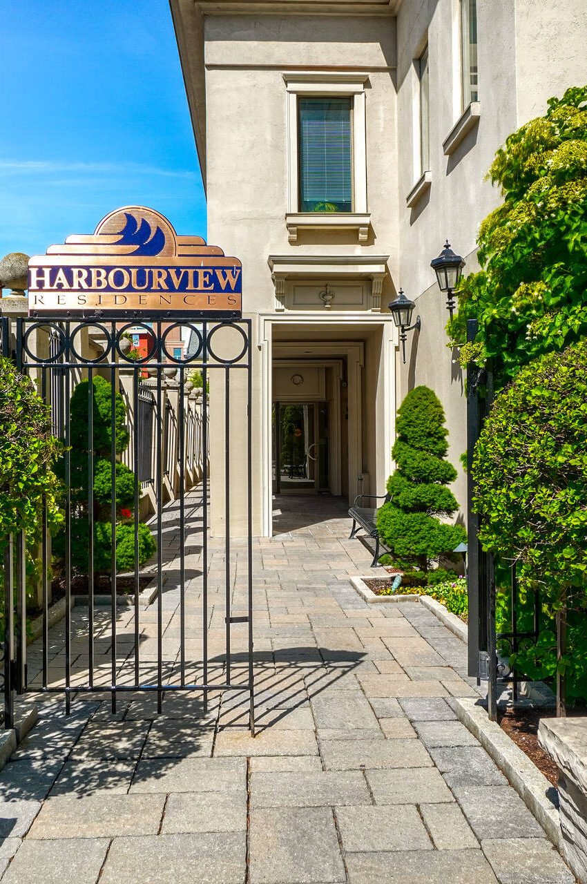 harbourview-residences-415-locust-st-burlington-condos-for-sale