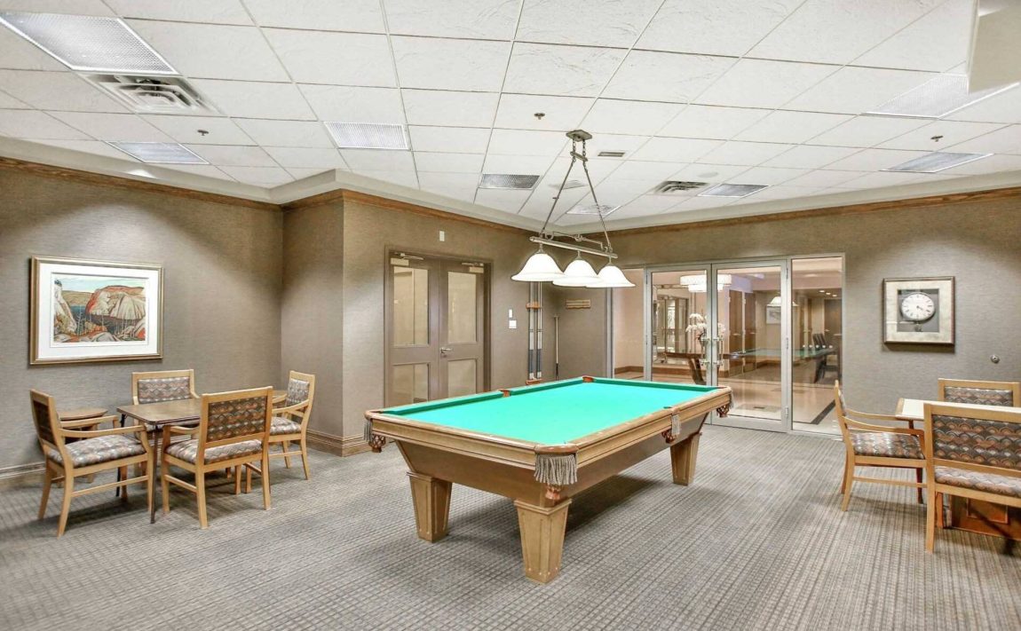 the-palace-1900-the-collegeway-mississauga-condos-amenities-billiards