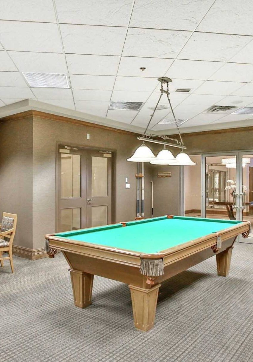 the-palace-1900-the-collegeway-mississauga-condos-amenities-billiards