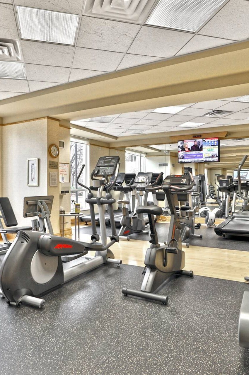the-palace-1900-the-collegeway-mississauga-condos-gym-fitness