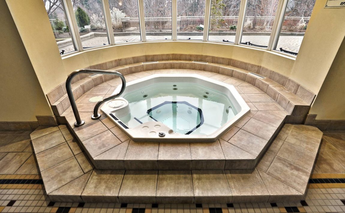 the-palace-1900-the-collegeway-mississauga-condos-hot-tub