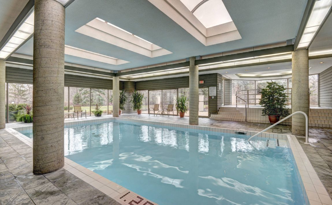 canyon-springs-condos-1700-the-collegeway-mississauga-indoor-swimming-pool